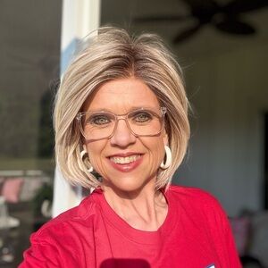 Meet your Posher, Adrienne